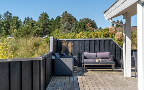 Greta - 2.5Km from the Sea: Hout, Huis, Veranda, Dek, Hardwood, Dak, Beits, Houten Vloer, Eco Hotel