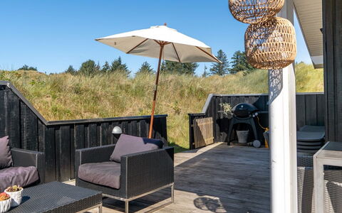Greta - 2.5Km from the Sea: Hout, Huis, Veranda, Dek, Hardwood, Dak, Beits, Houten Vloer, Eco Hotel