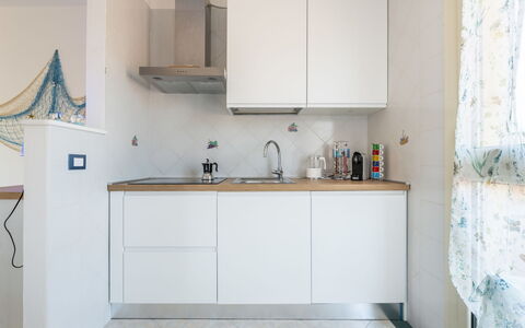 Mare Fuori: Dag, Gebouw, Venster, Facade, Appartement, Stedelijk Ontwerp, Condominium, Gemengd Gebruik