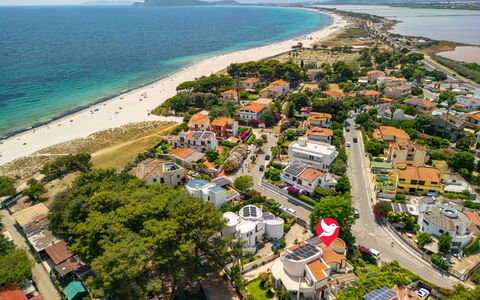 Villa al Mare: Dag, Gebouw, Venster, Facade, Appartement, Stedelijk Ontwerp, Condominium, Gemengd Gebruik