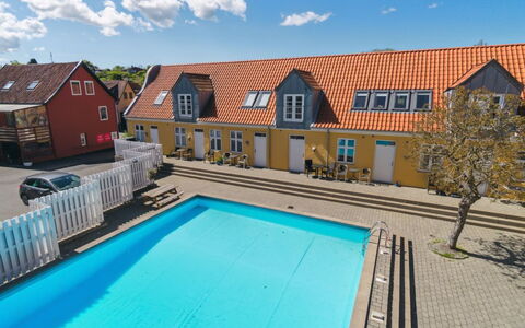 Elemine - 500M from the Sea: Dak, Huis, Huis, Verblijf, Deur, Siding, Landgoed, Gazon, Werf, Veranda