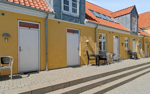 Elemine - 500M from the Sea: Dak, Huis, Huis, Verblijf, Deur, Siding, Landgoed, Gazon, Werf, Veranda