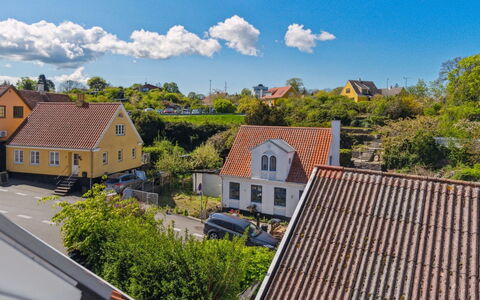 Elemine - 500M from the Sea: Dak, Huis, Huis, Verblijf, Deur, Siding, Landgoed, Gazon, Werf, Veranda