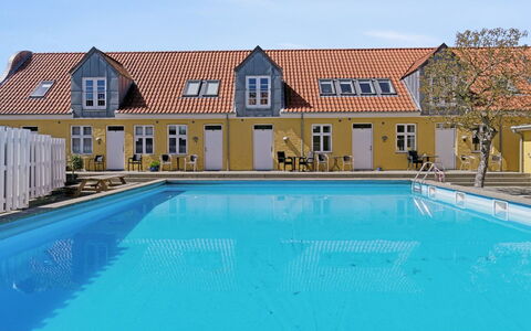 Elemine - 500M from the Sea: Dak, Huis, Huis, Verblijf, Deur, Siding, Landgoed, Gazon, Werf, Veranda