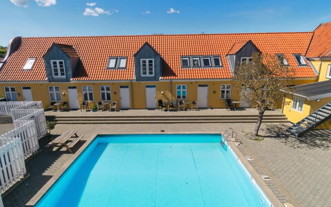 Elemine - 500M from the Sea: Dak, Huis, Huis, Verblijf, Deur, Siding, Landgoed, Gazon, Werf, Veranda