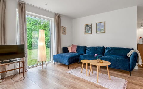 Albina - 650M from the Sea: Meubilair, Flooring, Interieur Ontwerp, Hout, Houten Vloer, Verdieping, Bankstel, Woonkamer, Appartement, Huis