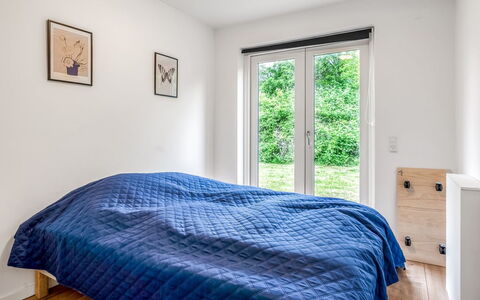 Albina - 650M from the Sea: Slaapkamer, Hout, Bed, Linens, Interieur Ontwerp, Meubilair, Laken, Bedding, Verdieping, Huis