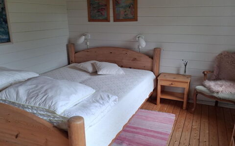 Annalia - 400M from the Sea: Meubilair, Bed, Slaapkamer, Hout, Flooring, Verdieping, Interieur Ontwerp, Laken, Bedding, Plafond