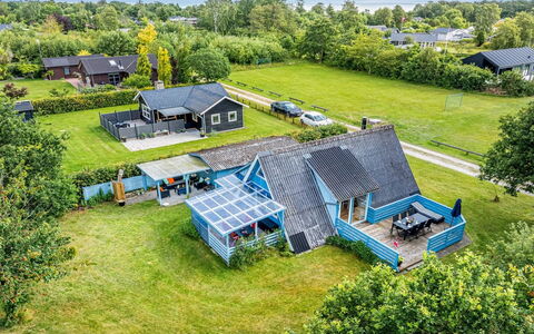 Annalia - 400M from the Sea: Dak, Land Lot, Landelijk Gebied, Huis, Verblijf, Landgoed, Gazon, Landscaping, Weide, Tuin