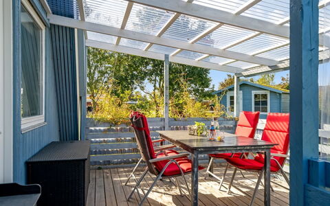 Annalia - 400M from the Sea: Hout, Meubilair, Buitenmeubels, Stoel, Dek, Schaduw, Veranda, Hardwood, Patio, Outdoor Structuur