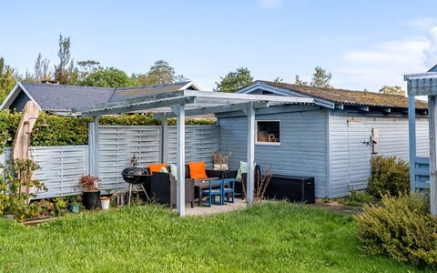 Annalia - 400M from the Sea: Dak, Struik, Huis, Huis, Siding, Tuin, Verblijf, Land Lot, Groundcover, Garden Gebouwen