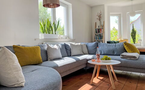 Meerhaus: Meubilair, Flooring, Interieur Ontwerp, Bankstel, Verdieping, Woonkamer, Houten Vloer, Comfort