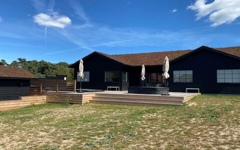 Adia - 650M from the Sea: Landgoed, Schaduw, Oprit, Boerderij