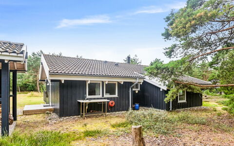 Siegfried - 400M from the Sea: Zwembad, Buitenmeubels, Meubilair, Toevlucht, Flagstone, Eco Hotel, Schaduw, Stoel, Vrije Tijd, Landgoed