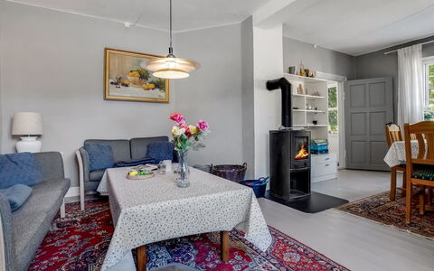 Iivo - 1.3Km from the Sea: Meubilair, Interieur Ontwerp, Flooring, Verdieping, Plafond, Kamer, Woonkamer, Bankstel, Tafel, Verlichting
