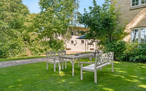Iivo - 1.3Km from the Sea: Meubilair, Buitenmeubels, Struik, Stoel, Tuin, Schaduw, Groundcover, Buitentafel, Gazon, Backyard