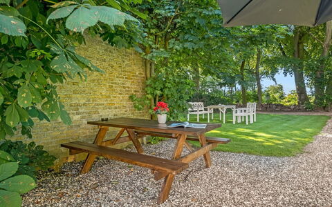 Iivo - 1.3Km from the Sea: Meubilair, Buitenmeubels, Stoel, Tafel, Buitentafel, Tuin, Keuken En Eettafel, Openluchtbank, Groundcover, Backyard