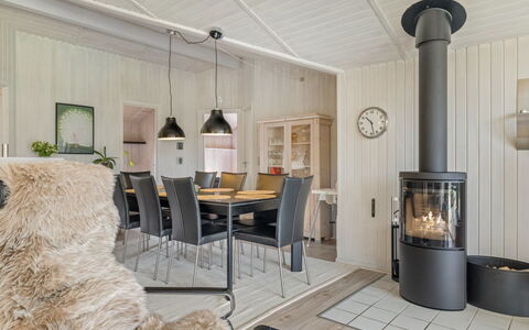 Frederikke - 875M from the Sea: Flooring, Hout, Verdieping, Interieur Ontwerp, Plafond, Houten Vloer, Meubilair, Huis, Kamer, Woonkamer