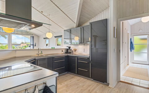 Frederikke - 875M from the Sea: Hout, Plafond, Interieur Ontwerp, Flooring, Houten Vloer, Keuken, Verdieping, Lichte Inrichting, Countertop, Huis