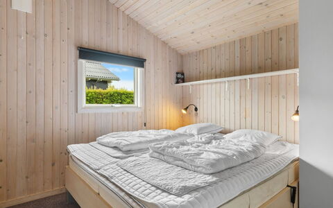 Frederikke - 875M from the Sea: Hout, Slaapkamer, Bed, Plafond, Interieur Ontwerp, Huis, Bed Frame, Laken, Bedding, Hardwood