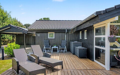 Frederikke - 875M from the Sea: Dak, Huis, Huis, Verblijf, Deur, Siding, Dek, Veranda, Plank, Hardwood