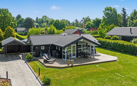 Frederikke - 875M from the Sea: Dak, Huis, Huis, Verblijf, Deur, Siding, Dek, Veranda, Plank, Hardwood
