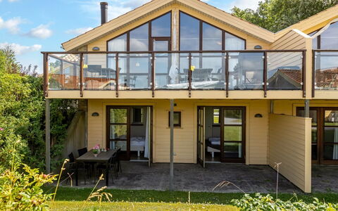 Rouwen - 120M from the Sea: Balkon, Landgoed, Schaduw, Veranda, Villa