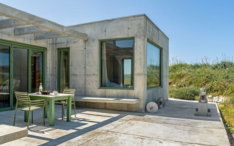 Rieke - 250M from the Sea: Huis, Dak, Huis, Verblijf, Struik, Groundcover, Landgoed, Boerderij, Siding, Garden Gebouwen