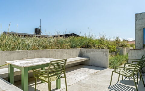 Rieke - 250M from the Sea: Huis, Dak, Huis, Verblijf, Struik, Groundcover, Landgoed, Boerderij, Siding, Garden Gebouwen