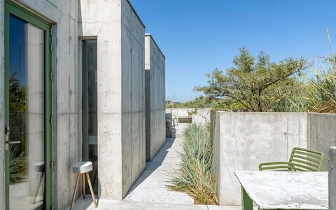 Rieke - 250M from the Sea: Huis, Dak, Huis, Verblijf, Struik, Groundcover, Landgoed, Boerderij, Siding, Garden Gebouwen