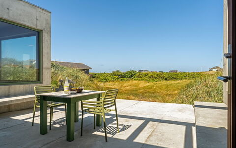 Rieke - 250M from the Sea: Huis, Dak, Huis, Verblijf, Struik, Groundcover, Landgoed, Boerderij, Siding, Garden Gebouwen