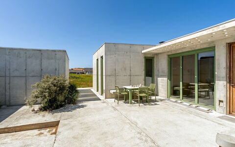Rieke - 250M from the Sea: Huis, Dak, Huis, Verblijf, Struik, Groundcover, Landgoed, Boerderij, Siding, Garden Gebouwen