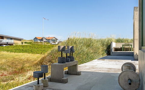 Rieke - 250M from the Sea: Huis, Dak, Huis, Verblijf, Struik, Groundcover, Landgoed, Boerderij, Siding, Garden Gebouwen