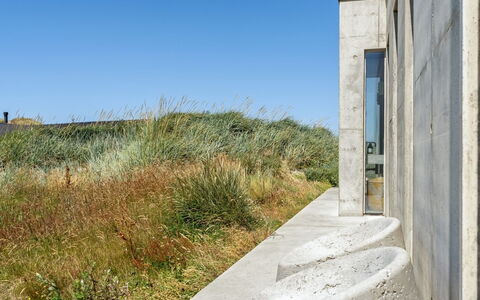 Rieke - 250M from the Sea: Huis, Dak, Huis, Verblijf, Struik, Groundcover, Landgoed, Boerderij, Siding, Garden Gebouwen