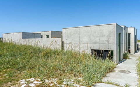 Rieke - 250M from the Sea: Huis, Dak, Huis, Verblijf, Struik, Groundcover, Landgoed, Boerderij, Siding, Garden Gebouwen