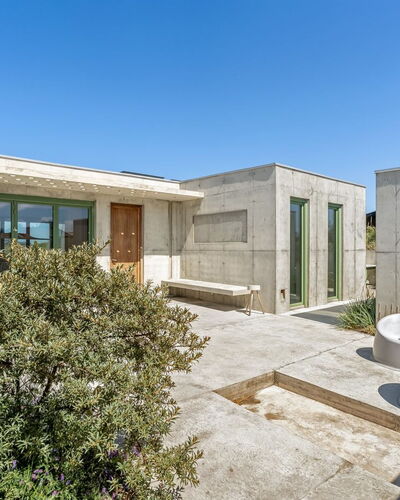 Rieke - 250M from the Sea