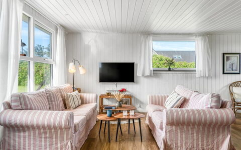 Leonard - 130M from the Sea: Interieur Ontwerp, Meubilair, Hout, Flooring, Plafond, Bankstel, Verdieping, Woonkamer, Houten Vloer, Huis