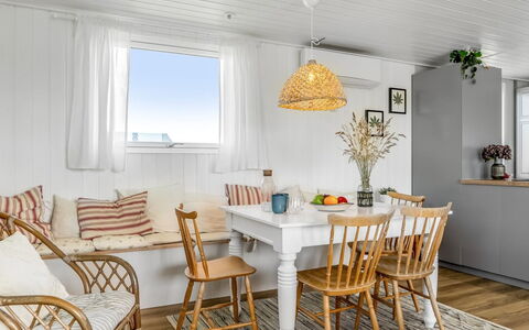 Leonard - 130M from the Sea: Meubilair, Interieur Ontwerp, Flooring, Hout, Plafond, Verdieping, Tafel, Lichte Inrichting, Eetkamer, Houten Vloer