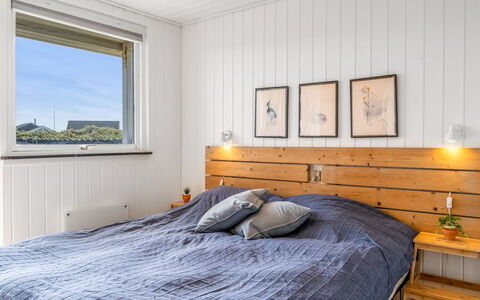 Leonard - 130M from the Sea: Hout, Slaapkamer, Bedding, Bed, Laken, Linens, Flooring, Interieur Ontwerp, Verdieping, Bed Frame