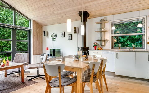 Suna - from the Sea: Gras, Hout, Landelijk Gebied, Struik, Verblijf, Dak, Plain, Land Lot, Huis, Groundcover