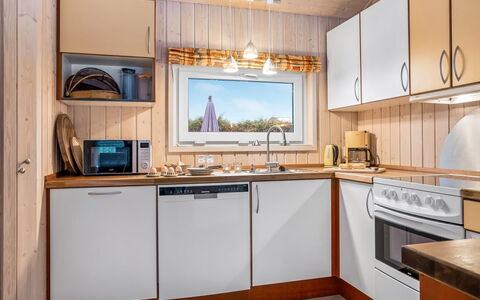 Henne - from the Sea: Keuken, Hout, Interieur Ontwerp, Flooring, Countertop, Verdieping, Toestel Van De Keuken, Major Appliance, Meubilair, Kamer