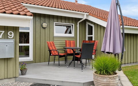 Henne - from the Sea: Hout, Huis, Veranda, Dek, Hardwood, Dak, Beits, Houten Vloer, Eco Hotel