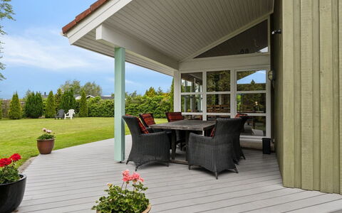 Henne - from the Sea: Hout, Huis, Veranda, Dek, Hardwood, Dak, Beits, Houten Vloer, Eco Hotel
