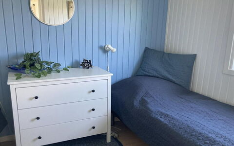 Raymond - 175M from the Sea: Blauw, Meubilair, Hout, Verdieping, Flooring, Interieur Ontwerp, Slaapkamer, Textiel, Linens, Bed