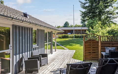 Alfwin - 300M from the Sea: Dak, Huis, Huis, Verblijf, Siding, Landgoed, Oprit, Garden Gebouwen, Werf, Schuur