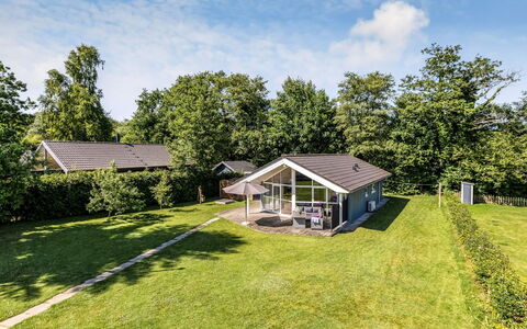 Alfwin - 300M from the Sea: Dak, Huis, Huis, Verblijf, Siding, Landgoed, Oprit, Garden Gebouwen, Werf, Schuur