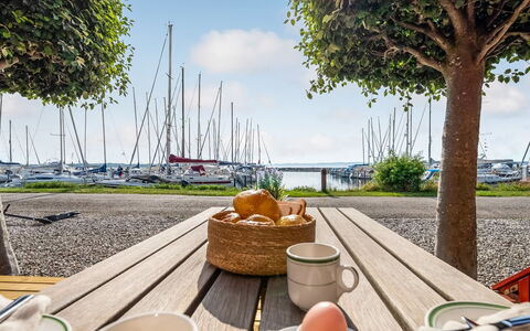 Ulvi - 15M from the Sea: Dak, Huis, Deur, Verblijf, Schaduw, Siding, Werf, Landgoed, Backyard