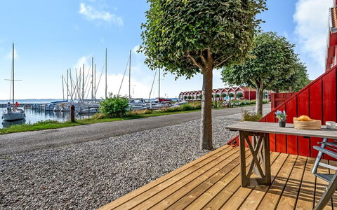 Ulvi - 15M from the Sea: Dak, Huis, Deur, Verblijf, Schaduw, Siding, Werf, Landgoed, Backyard
