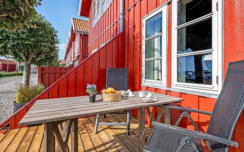 Ulvi - 15M from the Sea: Dak, Huis, Deur, Verblijf, Schaduw, Siding, Werf, Landgoed, Backyard