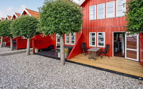 Ulvi - 15M from the Sea: Dak, Huis, Deur, Verblijf, Schaduw, Siding, Werf, Landgoed, Backyard